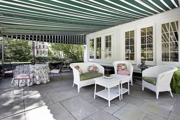 Retractable Awnings for Warmer Weather