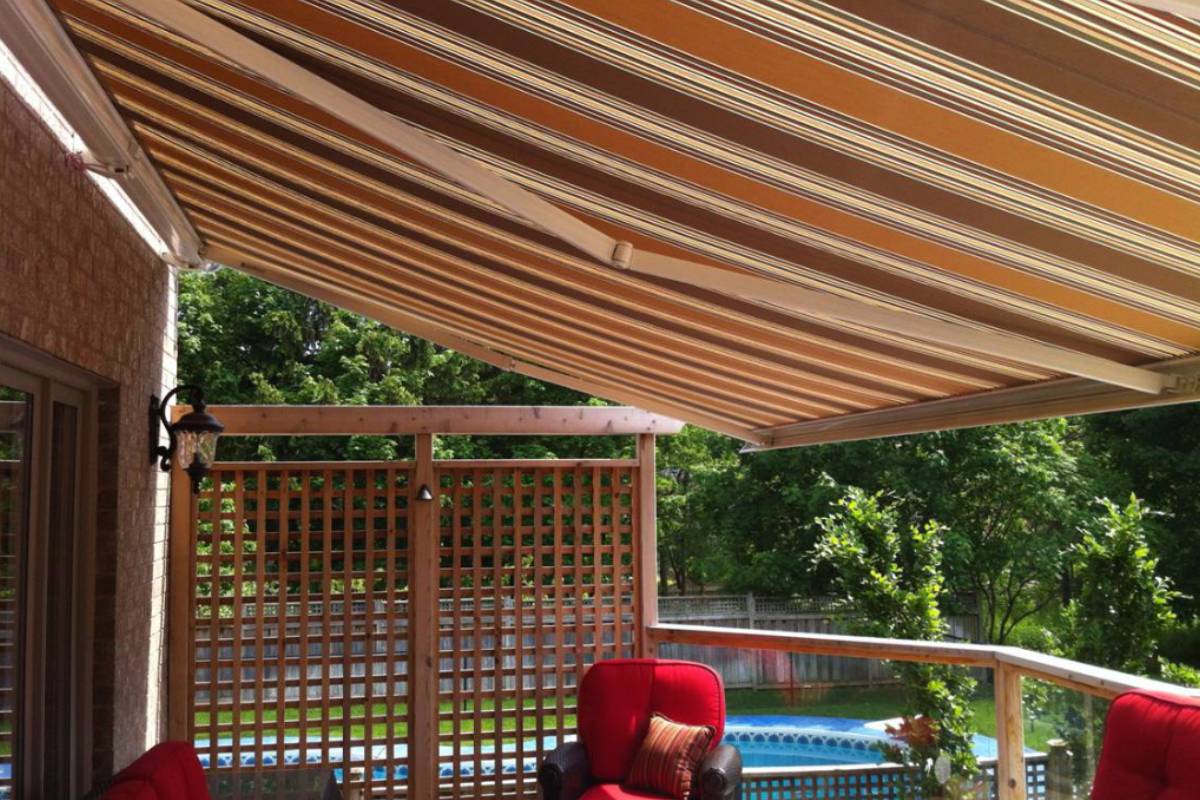 Roll-A-Way Retractable Awnings, patio awnings, sunsetter awnings, awning for deck near Eugene, Oregon (OR)